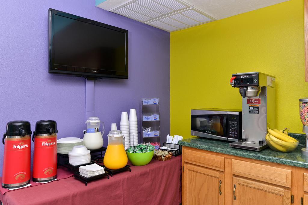 Americas Best Value Inn - Seymour Екстериор снимка