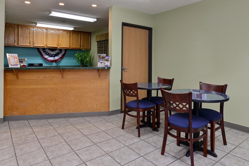 Americas Best Value Inn - Seymour Екстериор снимка